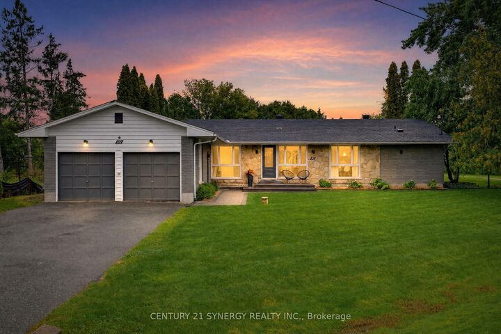 Property Photo:  10 Honey Gables Drive  ON K1V 1H5 