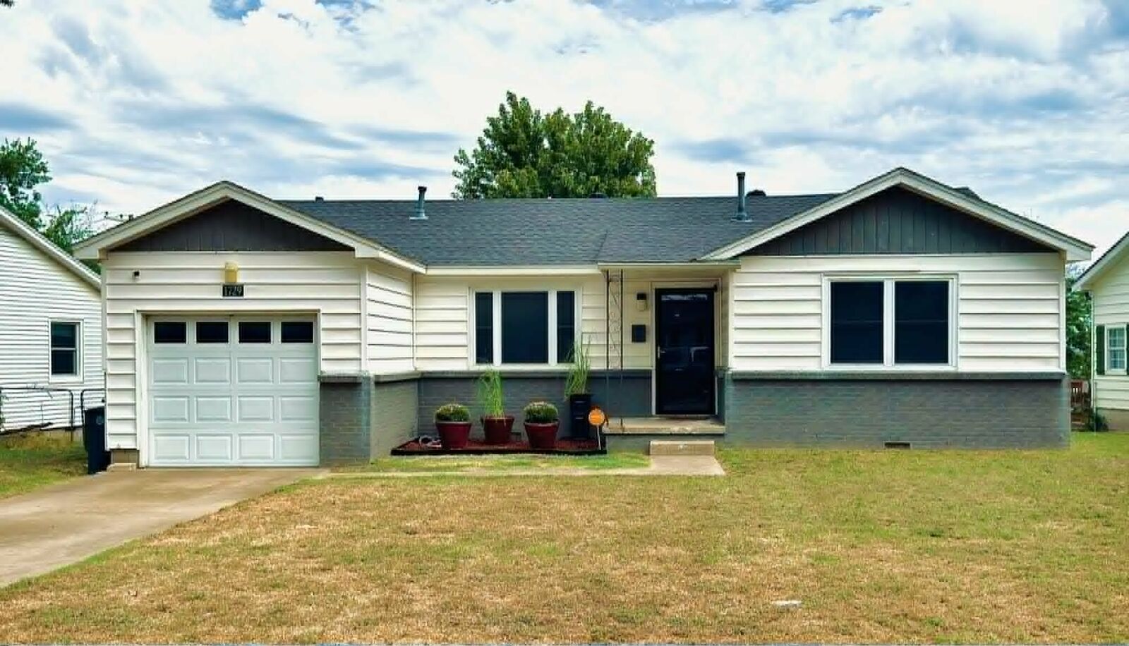 Property Photo: 1729 S Maplewood Avenue OK 74112
