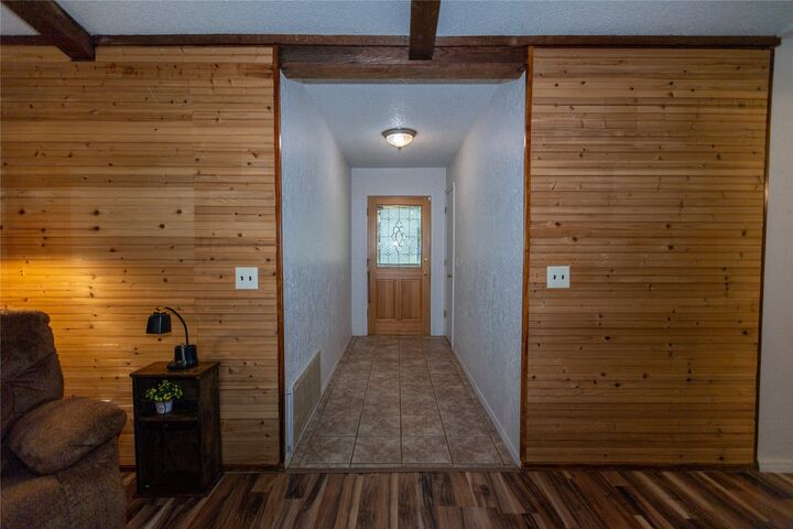 Property Photo: 224 W Los Angeles Place OK 74011