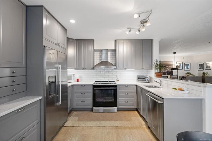 Property Photo:  405 Quebec St #21  BC V8V 4Z2 