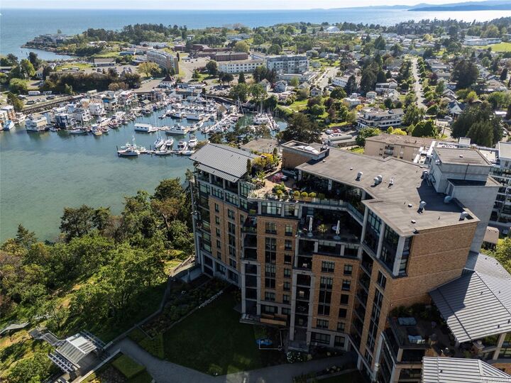 Property Photo:  847 Dunsmuir Rd #106  BC V9A 0A5 