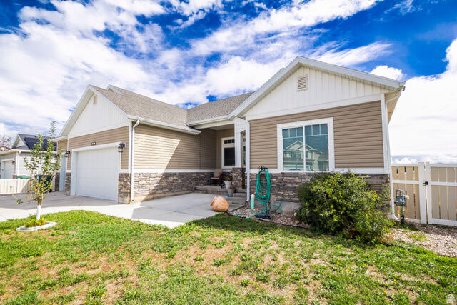 Property Photo:  933 S 250 W  UT 84078 