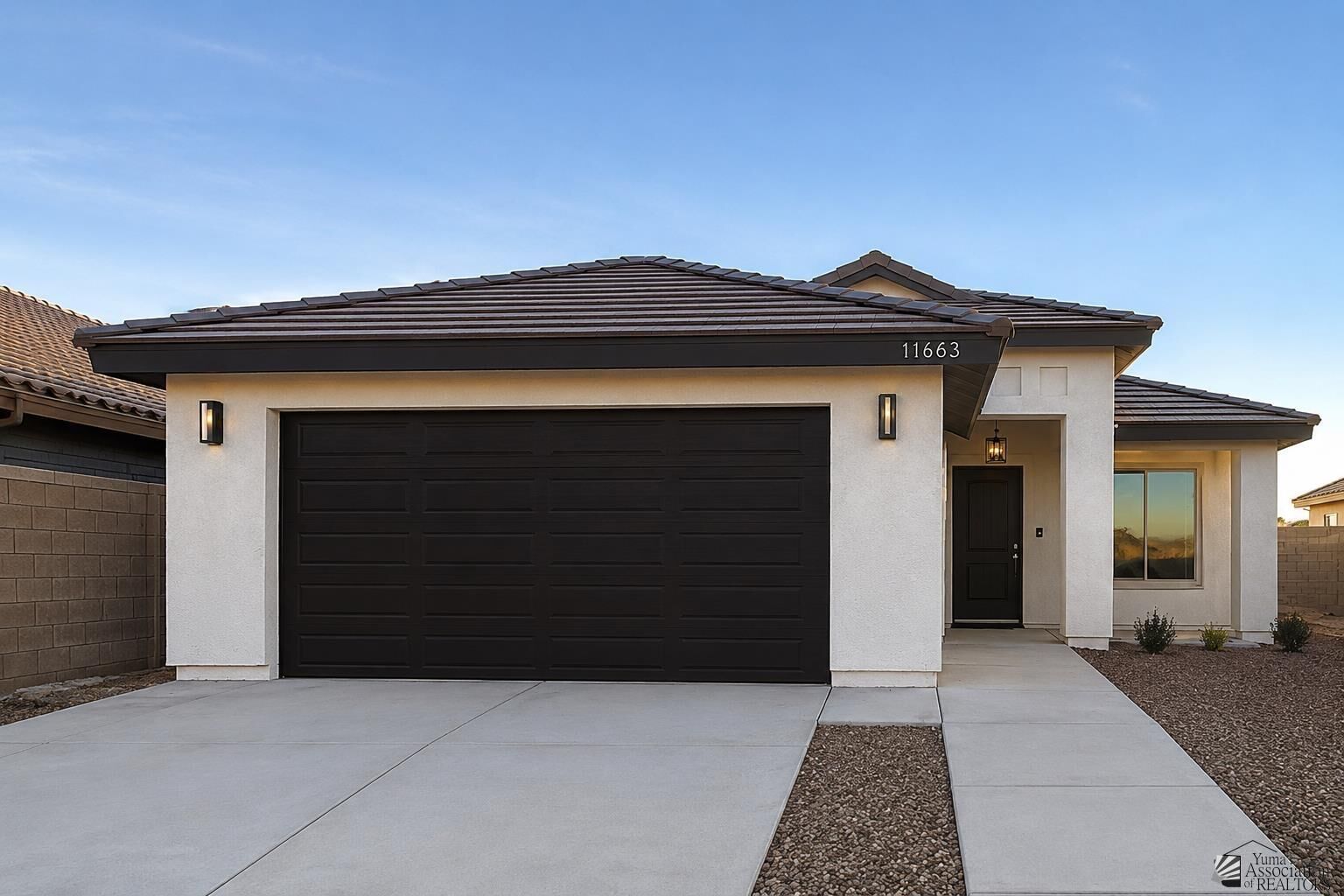 Property Photo: 10821 E 45 Ln AZ 85367