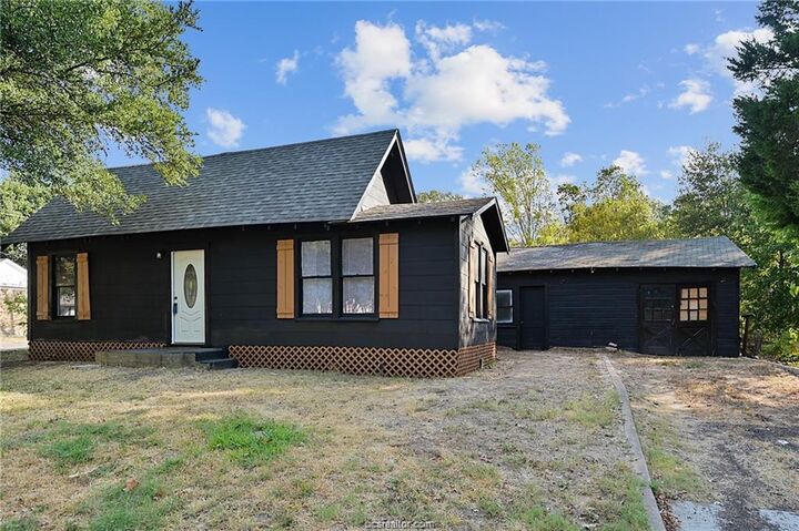 Property Photo: 1100 East 25th Street TX 77803