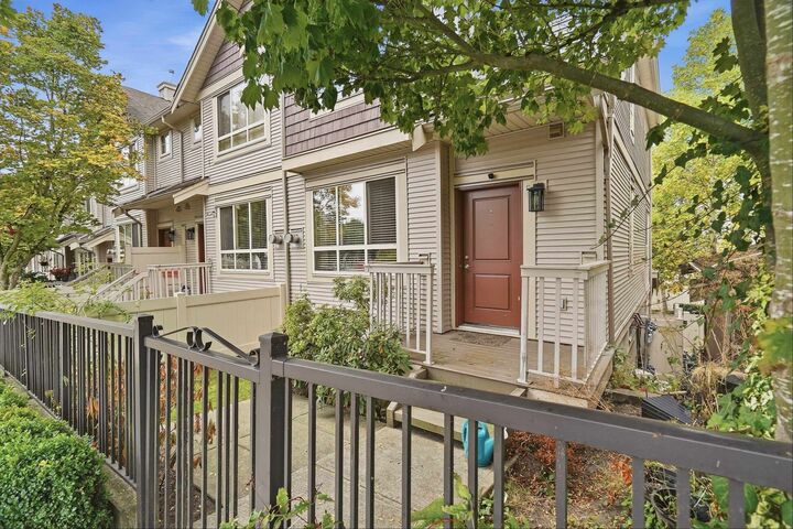 Property Photo:  19560 68 Avenue 6  BC V4N 5Y5 