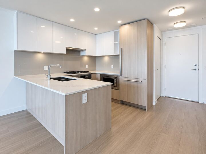 Property Photo:  618 Carnarvon Street 1705  BC V3M 0N9 