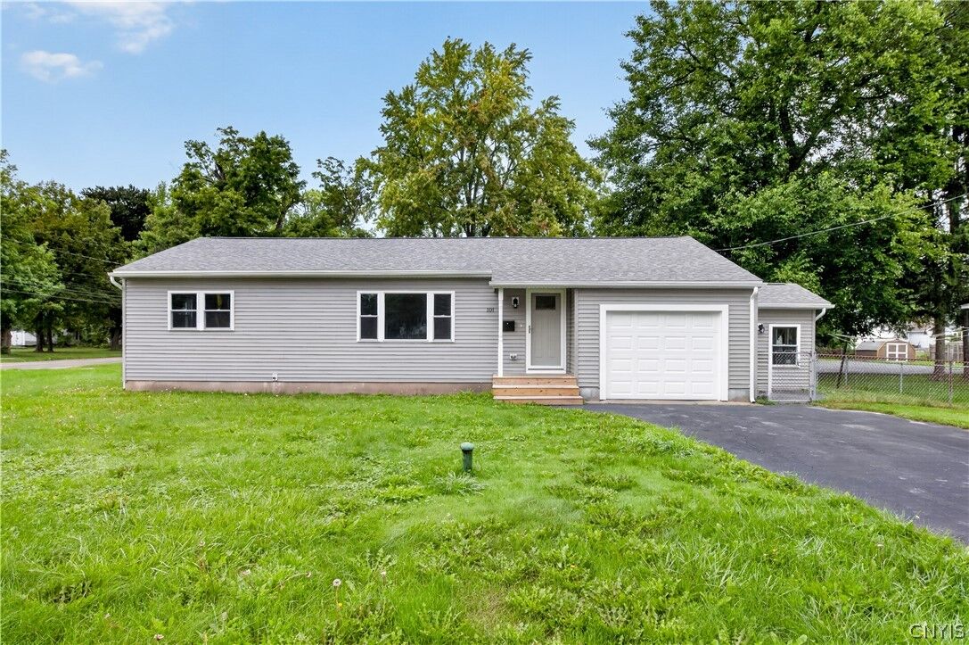 Property Photo:  101 E Oakley Drive  NY 13205 