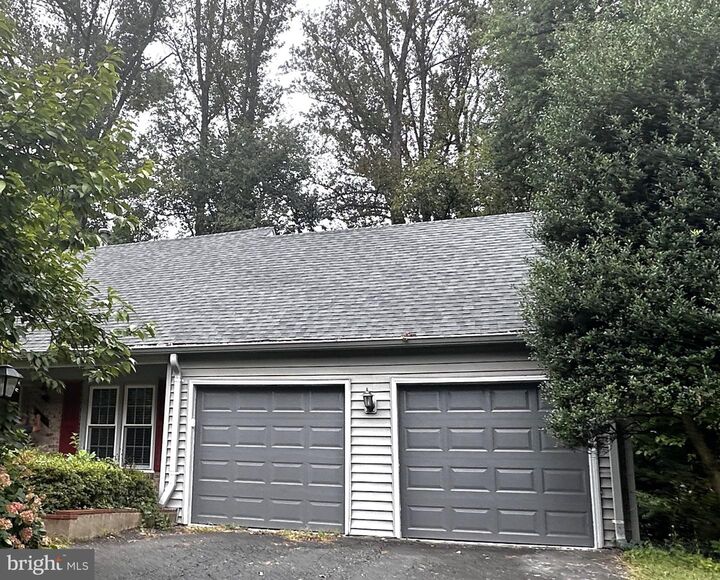 Property Photo:  9612 Whitecedar Court  VA 22181 