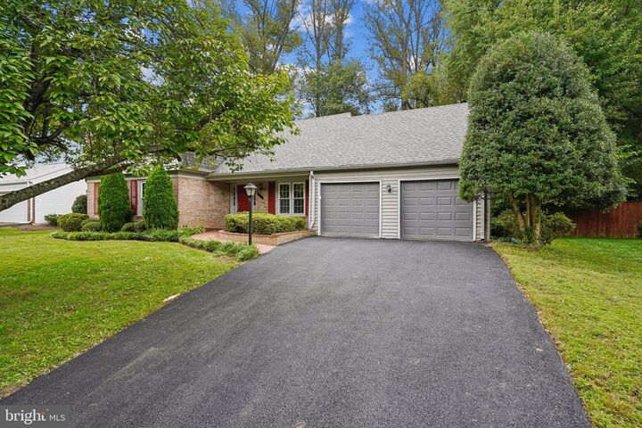 Property Photo:  9612 Whitecedar Court  VA 22181 