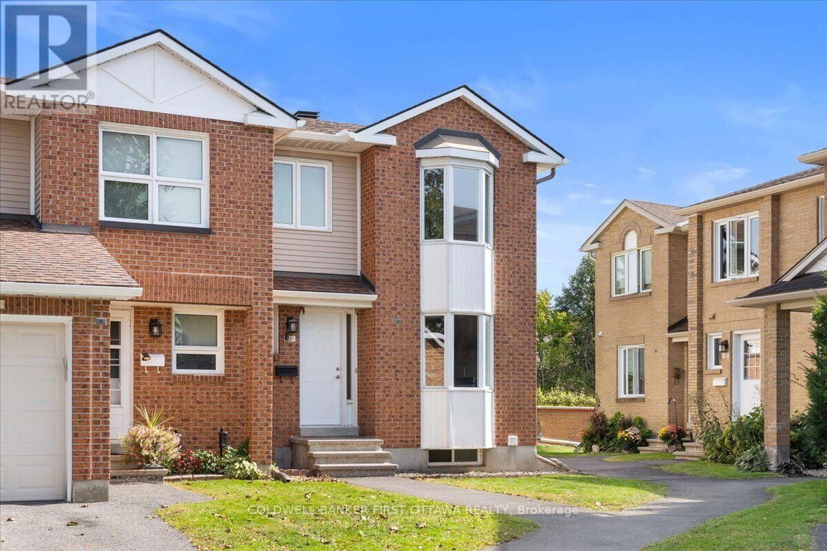 Property Photo:  2F Castlebrook Lane 12  ON K2G 5E2 