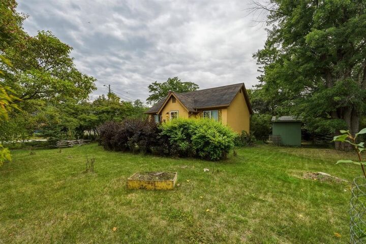 Property Photo:  5322 Roblin Boulevard  MB R3R 0H2 