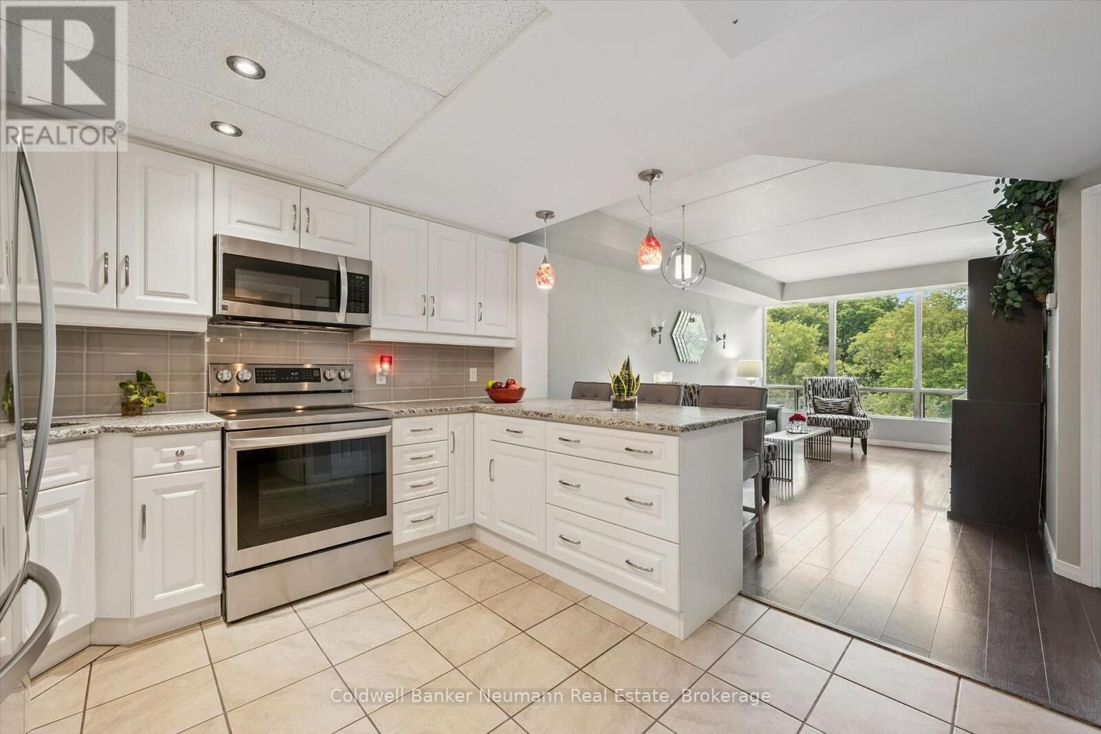 Property Photo:  105 Bagot Street 314  ON N1H 8H4 