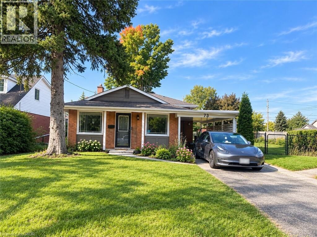 Property Photo:  73 Larkspur Crescent  ON N2M 4W8 