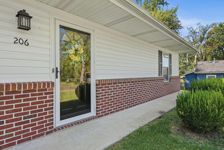 Property Photo:  206 Ash St  MO 65010 