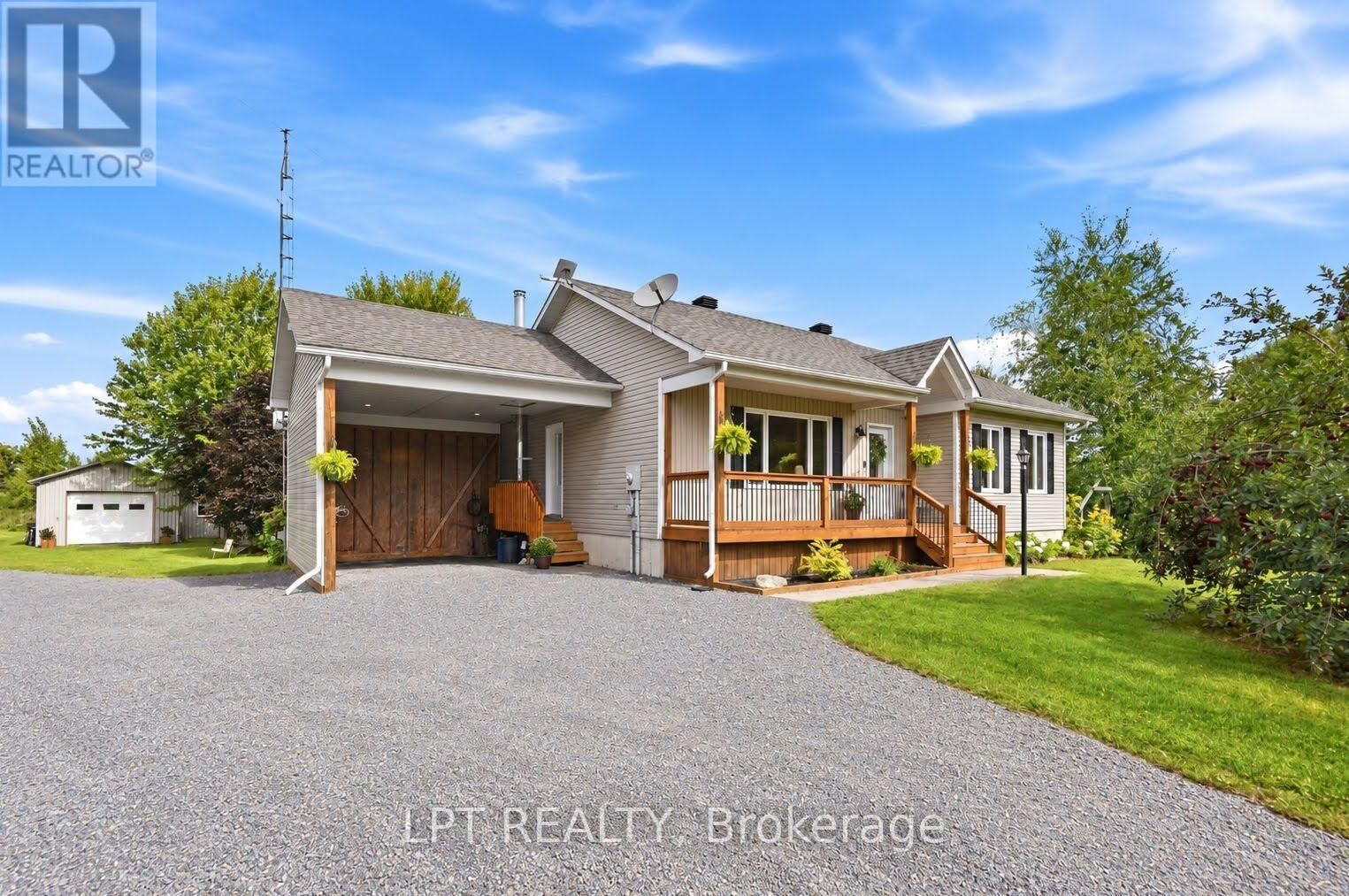 Property Photo:  20375 Dunvegan Road East  ON K0B 1E0 