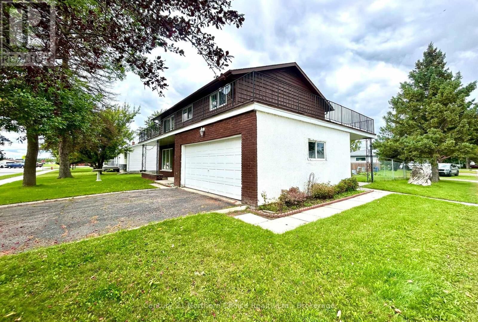 Property Photo: 750 First Street West Street ON P9A 2Z2