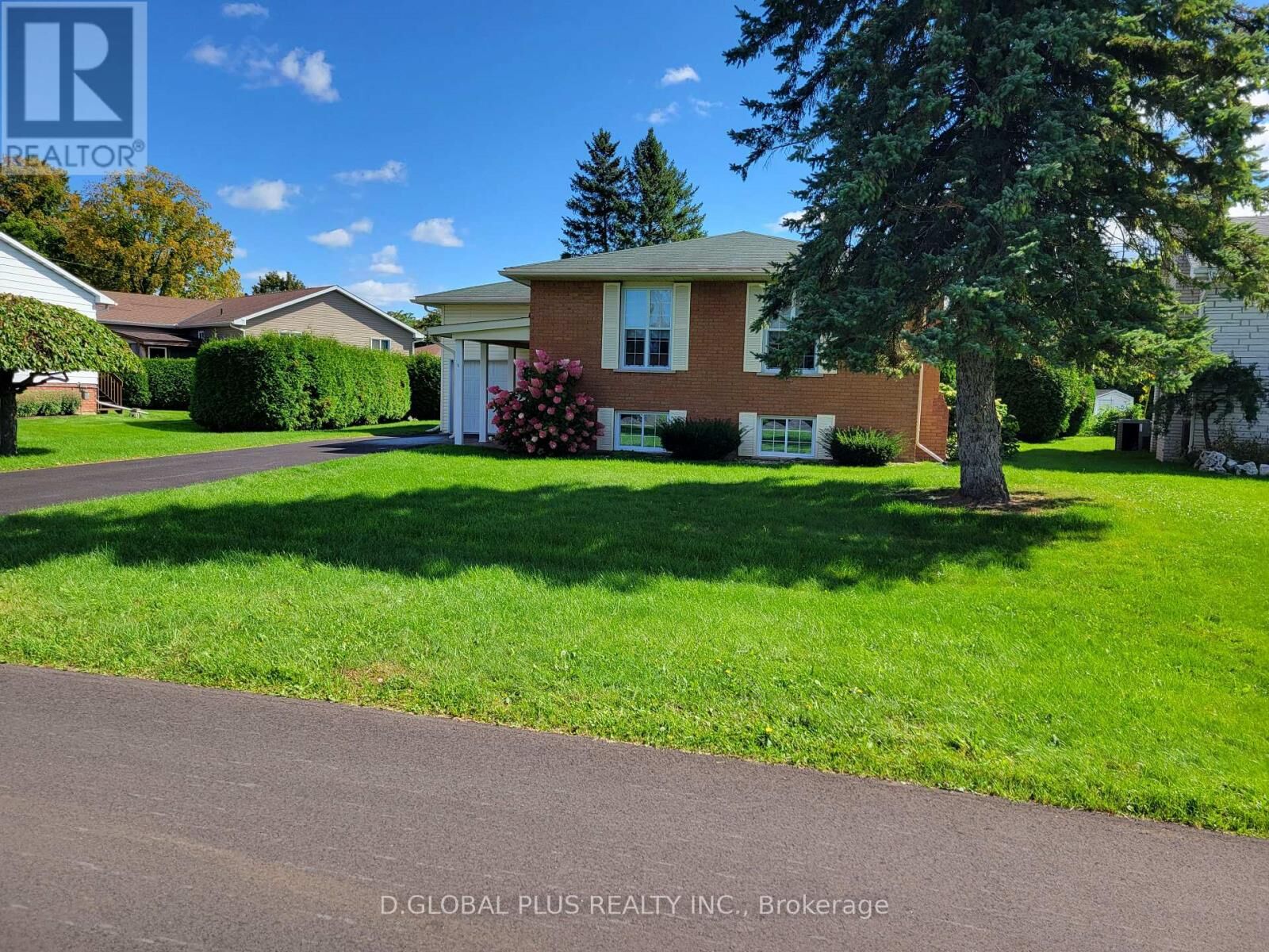 Property Photo:  5 Ravenhurst Drive East  ON K0C 1X0 