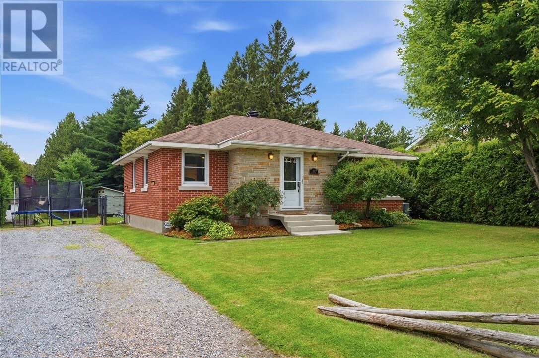 Property Photo:  107 Patricia Street  ON P3Y 1A5 