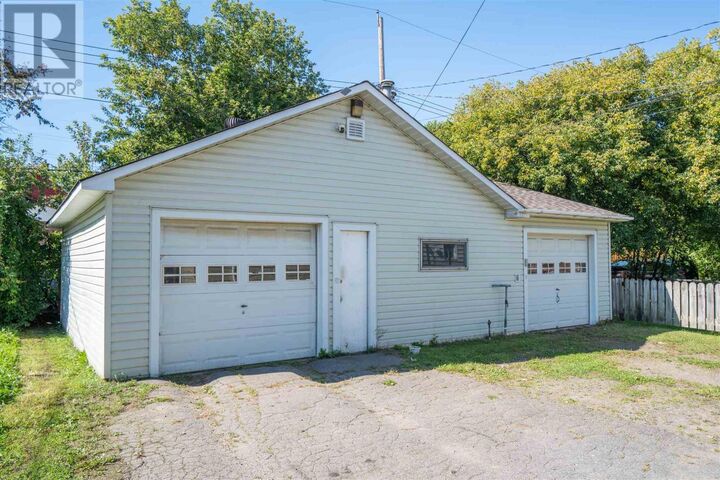 Property Photo:  225 Beverley St  ON P6A 1S1 