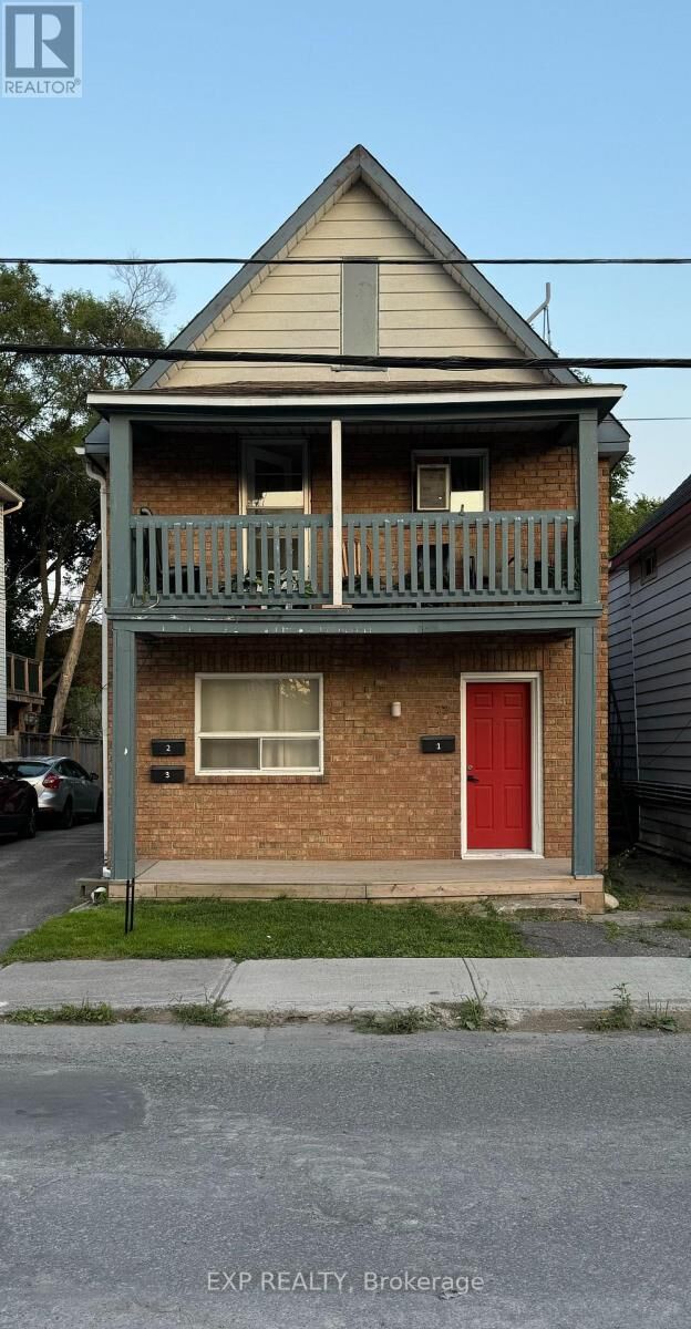 Property Photo:  72 Barrette Street 3  ON K1L 8A3 