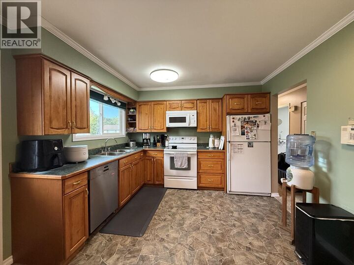 Property Photo:  1095 Pigeon Avenue  BC V2G 2B8 
