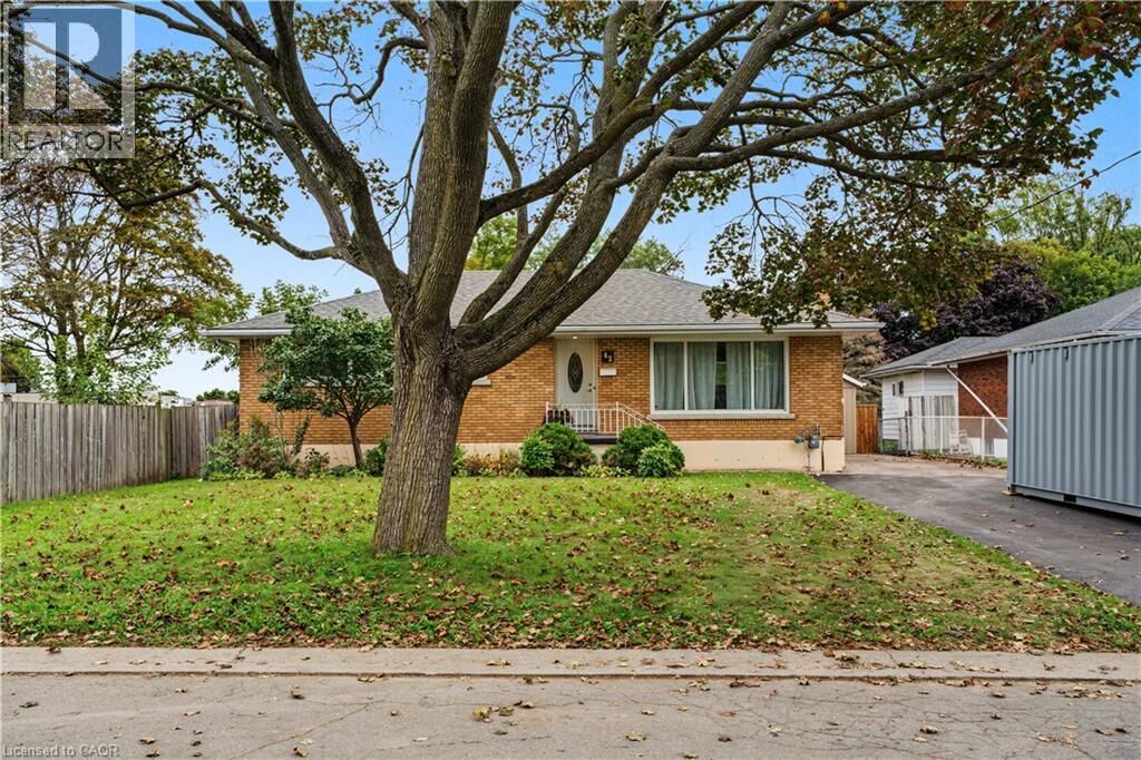 Property Photo:  42 Woodman Drive  ON N3S 4K1 