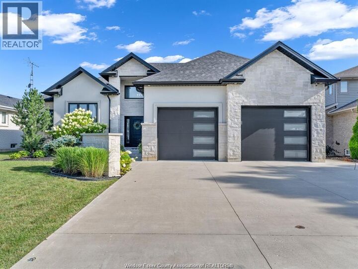 Property Photo:  22 Shawnee Court  ON N8H 5A8 