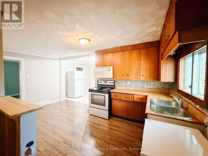 Property Photo: 1509 Agur Street ON P9N 1M4