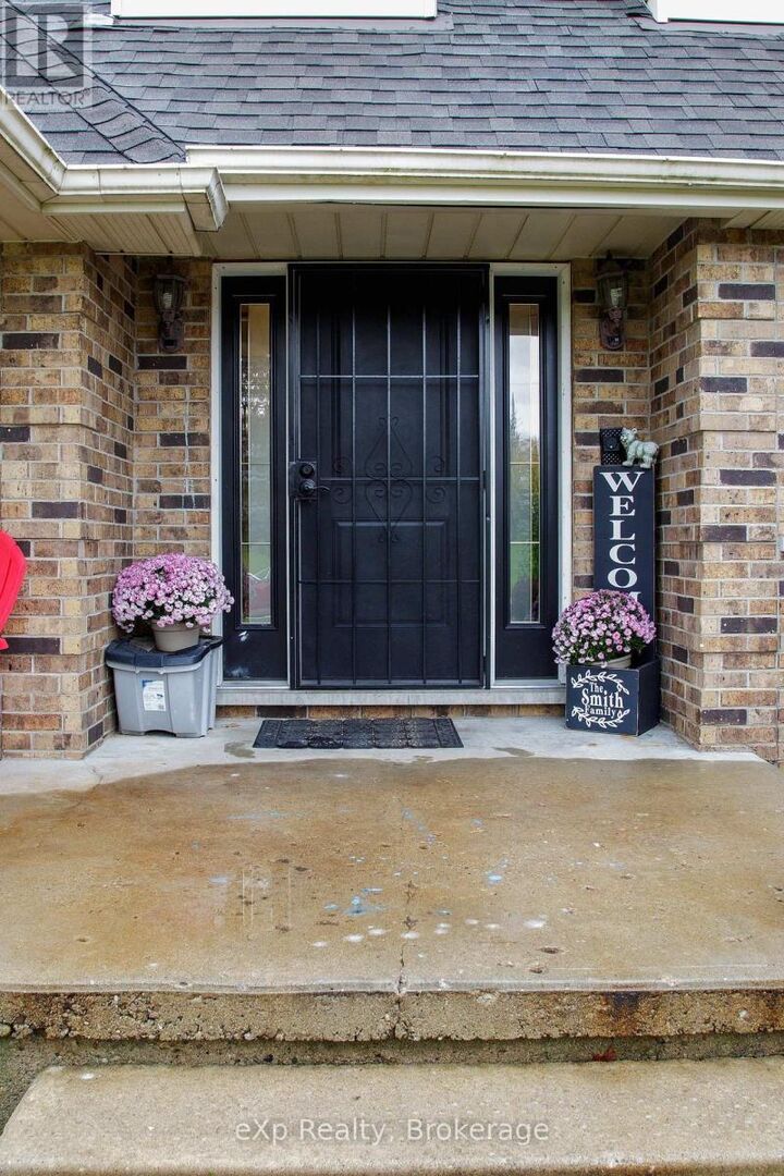 Property Photo: 41564 Byers Street ON M0M 1L0