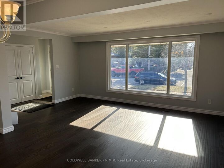 Property Photo:  125 Cabot Street Main  ON L1J 5R8 