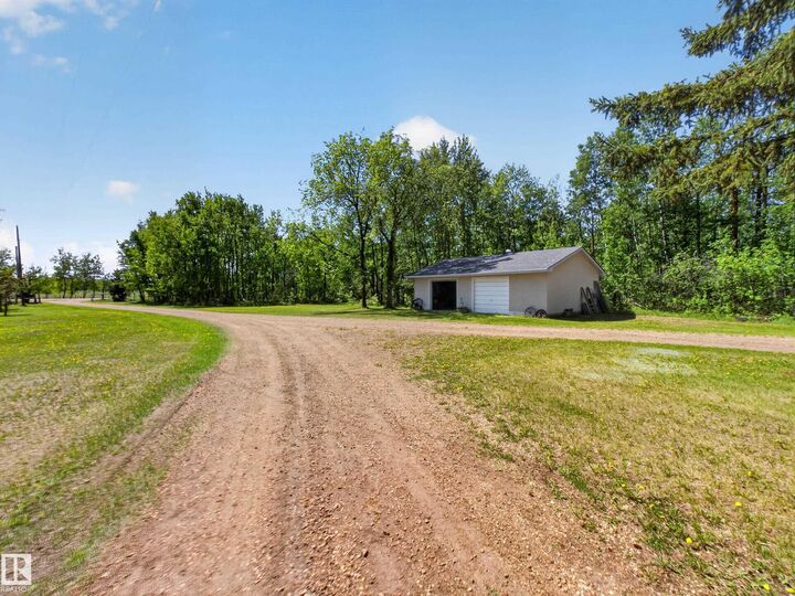 Property Photo:  22048 Twp Road 522  AB T8E 1G2 
