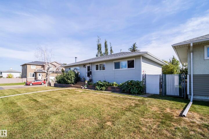 Property Photo:  10245 160 Street NW  AB T5P 3G1 