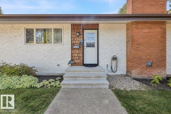 Property Photo:  15012 77 Avenue NW  AB T5R 3B3 
