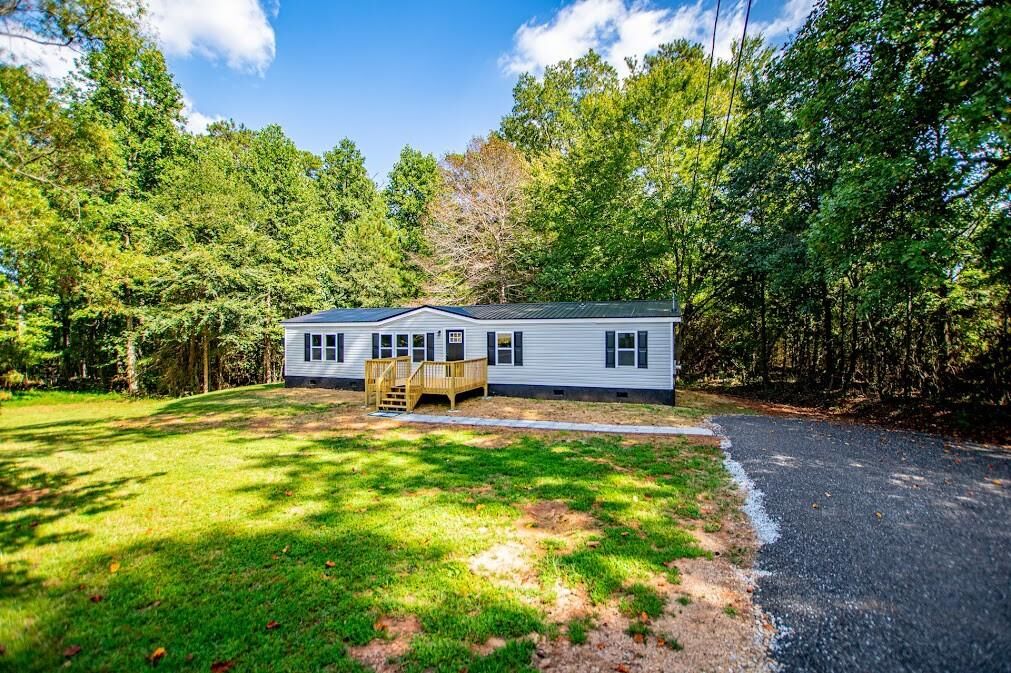 Property Photo:  61 Crest Road  GA 30116 