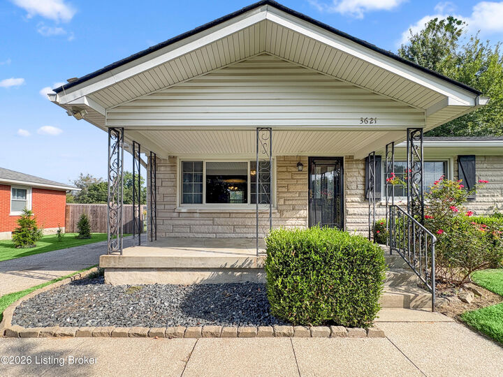 Property Photo:  3621 Brendenwood Rd  KY 40272 