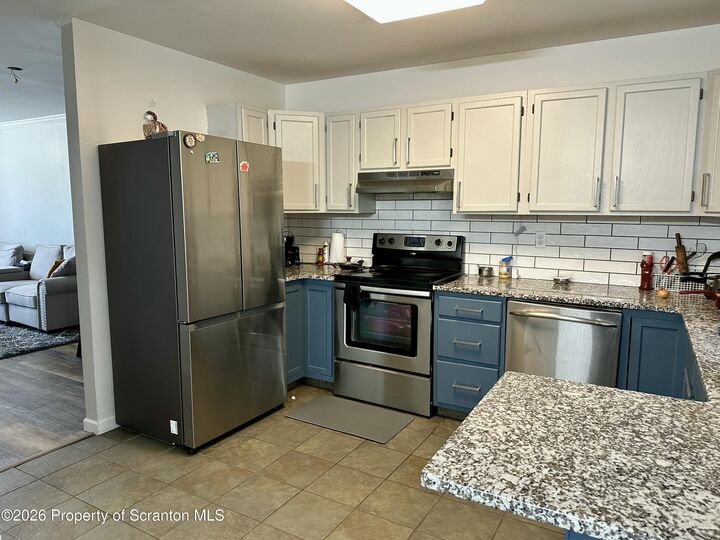 Property Photo:  8 Briarwood Way  PA 18411 