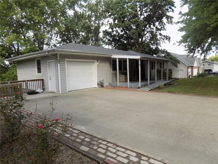 Property Photo:  804 N 6 Street  KS 66090 