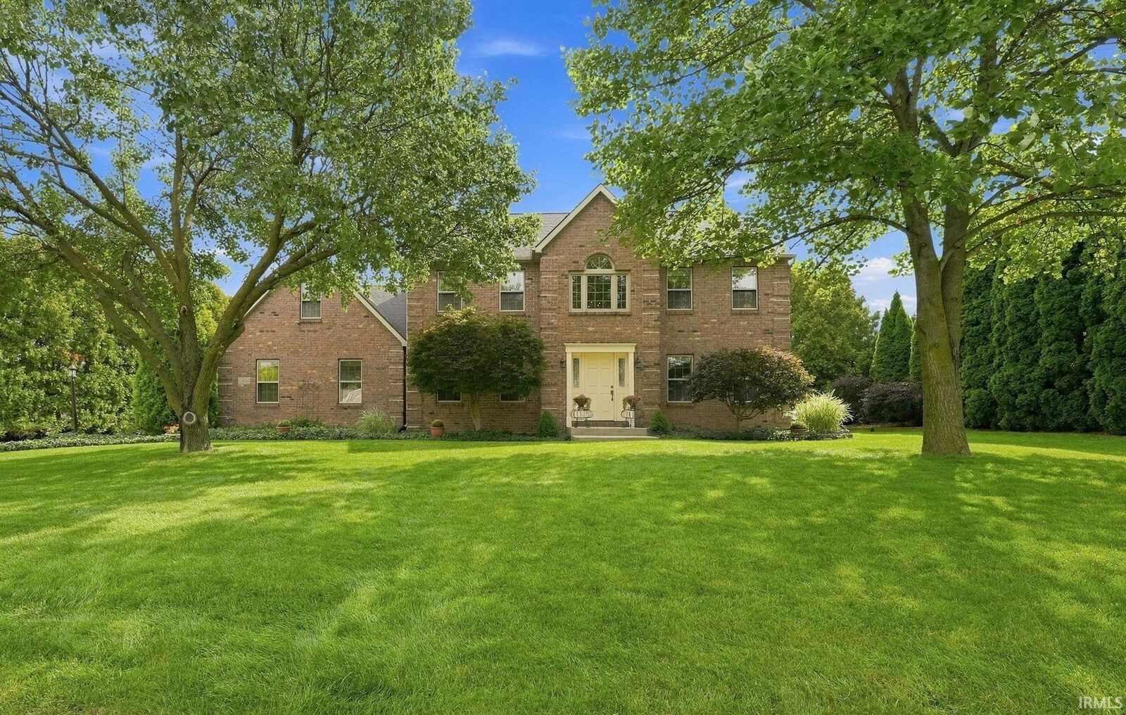 Property Photo:  1124 Essex Drive  IN 46706-1334 