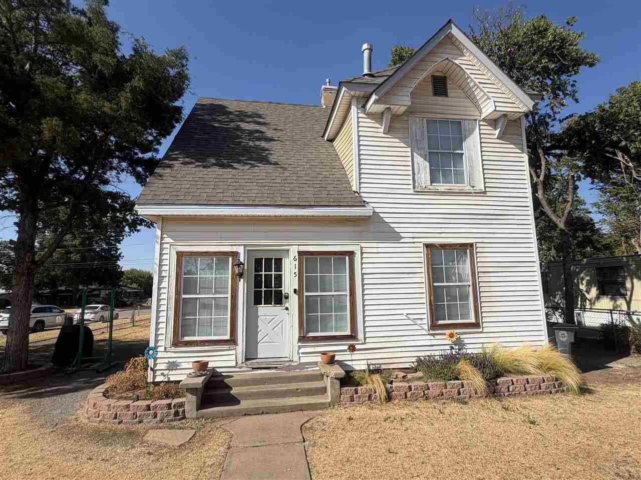 Property Photo: 615 SW Summit Ave OK 73501
