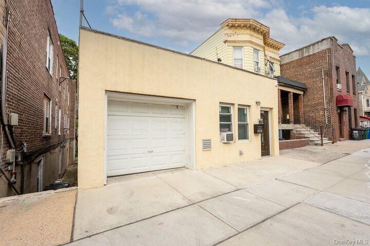 Property Photo:  1616 Taylor Avenue  NY 10460 