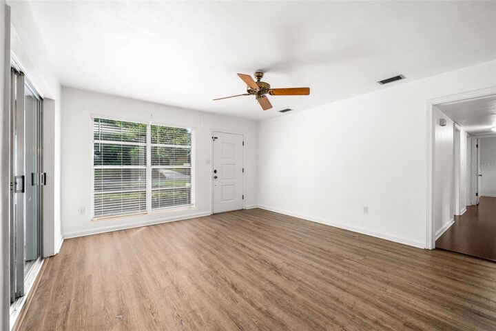 Property Photo: 300 NW 34th Drive FL 32607