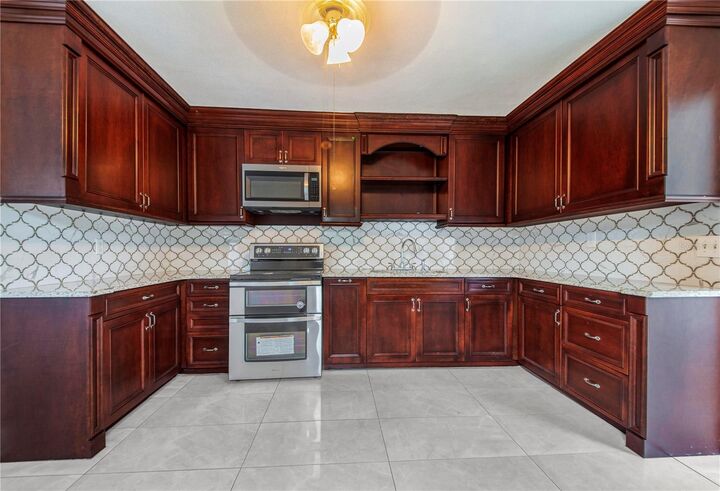 Property Photo: 6 E Magnolia Street FL 33837