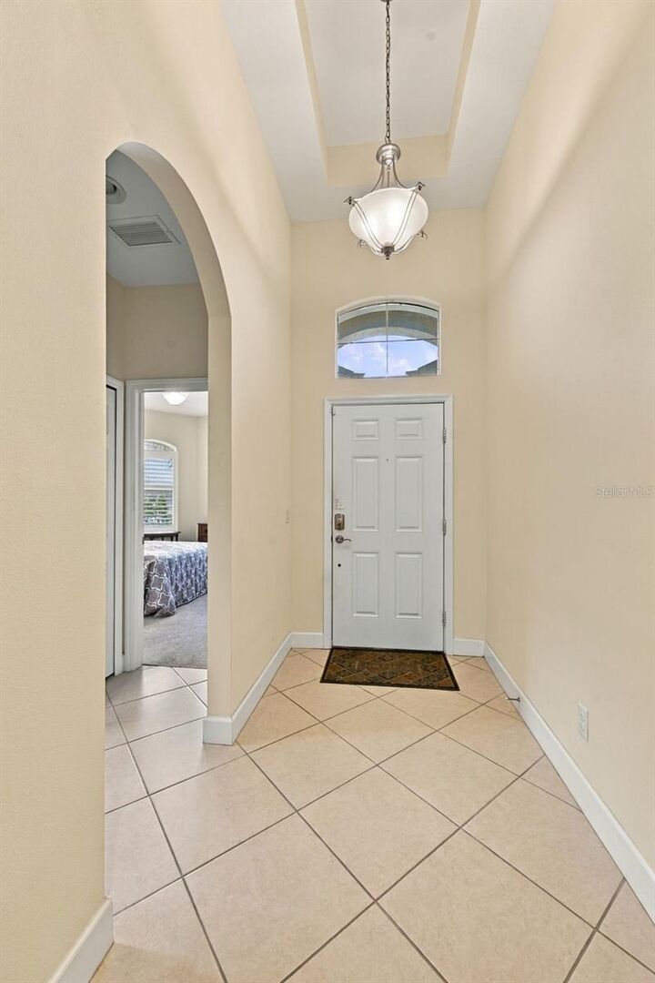 Property Photo:  704 Chipper Drive  FL 33573 