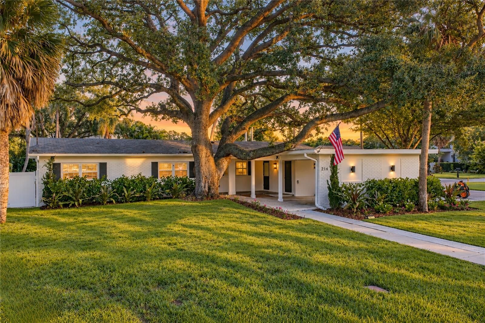 Property Photo: 214 S Treasure Drive FL 33609