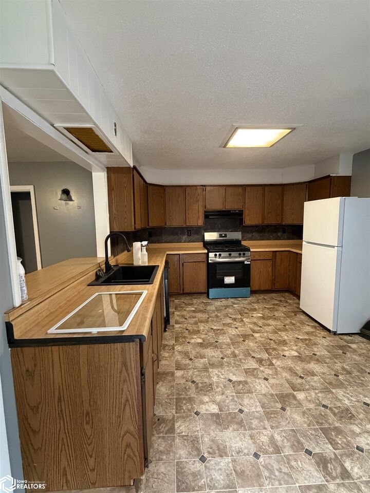 Property Photo: 432 May Avenue IA 52601