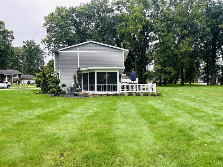 Property Photo: 262 Kelle Drive MI 49036-9136