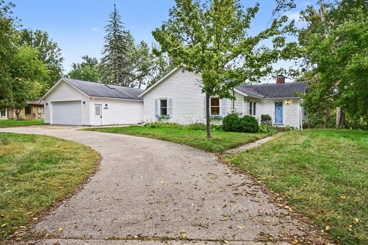 Property Photo: 2805 Chippewa Lane MI 48640-4116