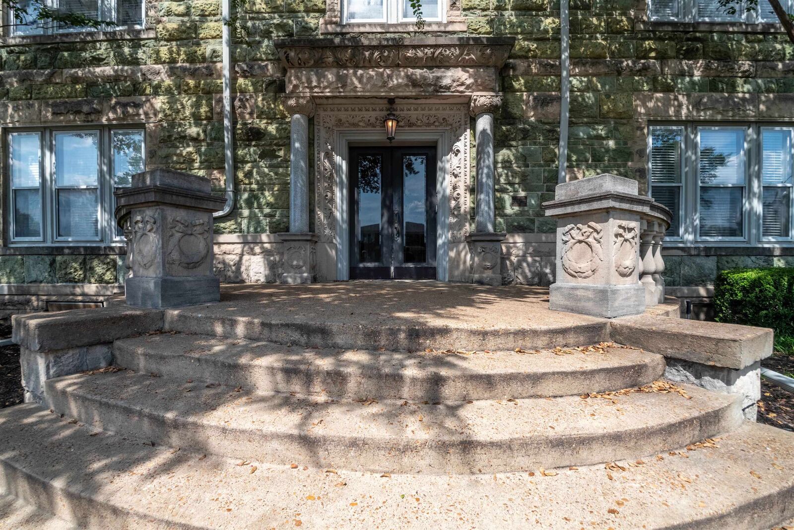 Property Photo:  1116 Poplar Ave 6  TN 38105 
