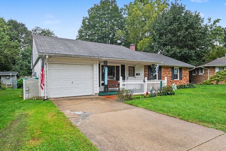 Property Photo:  512 Springfield Circle  MI 49120 