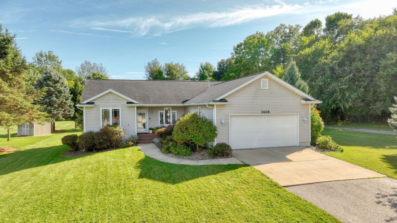 Property Photo: 1406 Adams Street MI 48819